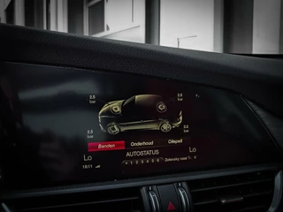 Alfa Romeo Giulia Alfa Romeo Giulia 2.0T Super | PANORAMADAK | KEYLESS | DNA | LANE ASSIST | VOL OPTIES! - afbeelding nr 53