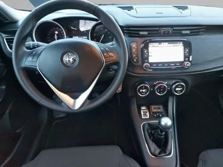 Alfa Romeo Giulietta Alfa Romeo Giulietta 1.4 Turbo airco,cruisecontrol,navigatie,parkeersensoren, - afbeelding nr 13