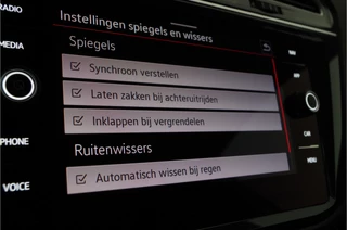 Volkswagen Tiguan Volkswagen Tiguan 1.5 TSI R-Line > IQ.Light/trekhaak/20 inch Suzuka/Black Style Design-pakket... - afbeelding nr 34