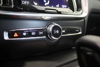 Volvo V60 Volvo V60 2.0 B4 CORE RIJKLAAR l LEDER l 197PK l CAMERA l CARPLAY l - afbeelding nr 33