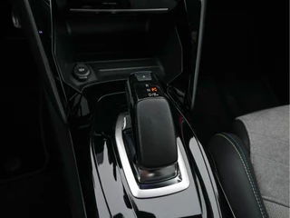 Peugeot e-208 Peugeot e-208 EV GT 350 50 kWh [ 3-Fase ] (INCL-BTW) *FULL-LED | DIGI-COCKPIT | BLINDSPOT | CAMERA | LEATHER-ALCANTARA | NAVI-FULLMAP | LANE-ASSIST | KEYLESS | DAB | CCS-FASTLOADER | HEATED-SPORTSEATS | AMBIENT-LIGHT | 17