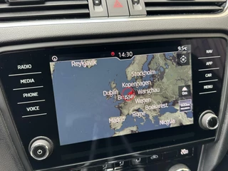 Škoda Octavia Skoda Octavia Combi 1.5 TSI Greentech Sport Business Automaat | Cruise control | Climate control | Trekhaak | Parkeersensoren achter | Zwart optiek - afbeelding nr 12