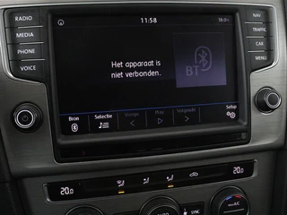 Volkswagen Golf Volkswagen Golf 1.0 TSI Connected Series | Carplay | Camera |  Navigatie | Climate control | Parkeerhulp | Cruise control | Sportstoelen - afbeelding nr 22