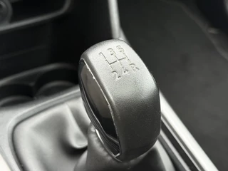 Peugeot 2008 Peugeot 2008 1.2 PureTech Blue Lion Pano,Navi,Pdc,110pk,Airco,Cruise,Lm velgen,4 Nieuwe Banden,Apk tot 07-2026 - afbeelding nr 30