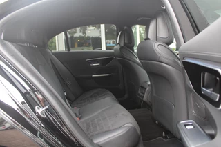 Mercedes-Benz C-Klasse Mercedes-Benz C-Klasse 180 AMG Line / Camera / Leder&Alcantara / 18'' / Navigatie / DAB / Dodehoek / Stoelverwarming / Cruise Control - afbeelding nr 11