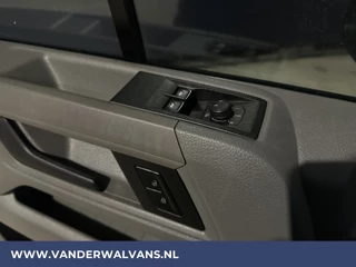 Volkswagen Crafter Volkswagen Crafter 2.0 TDI 140pk L3H3 L2H2 Euro6 Airco | Camera | Apple Carplay | Android Auto Parkeersensoren, Bijrijdersbank - afbeelding nr 15