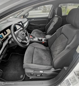Volkswagen Golf Volkswagen Golf 1.5 eTSI STYLE 150PK/DSG/ACC/NAV/CAMERA/PANO - afbeelding nr 8