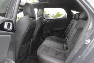 Kia ProCeed Kia ProCeed 1.6 T-GDI GT / Panoramadak / Camera / Leder&Alcantara / 18'' / Keyless / JBL / DAB / Sideskirts / Stuurverwarming / Stoelverwarming / DAB / Dodehoek / ACC - afbeelding nr 11