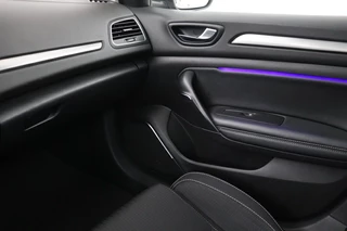 Renault Mégane Renault Mégane 1.3 TCe Limited | Carplay | Camera | Navigatie |  Sfeerverlichting | Keyless | Climate control | Cruise control | Parkeerhulp - afbeelding nr 22
