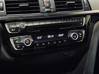 BMW 3 Serie BMW 3 Serie Touring 320i Edition M-Sport | Leder | NaviProf | CarPlay - afbeelding nr 21