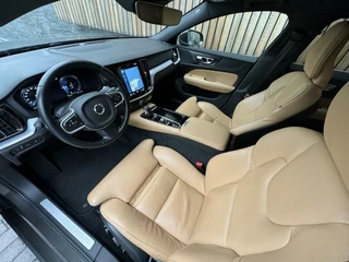 Volvo V60 Volvo V60 2.0 T6 Twin Engine AWD 253pk | Comfortstoelen leer | Stoelverwarming | Navigatiesysteem | Trekhaak uitklapbaar | 18 inch lichtmetalen velgen | Apple CarPlay | LED verlichting | Getint glas achter | Parkeersensoren achter - afbeelding nr 7