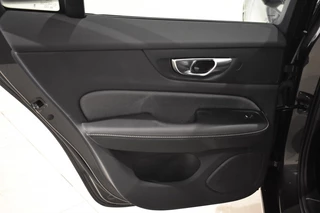 Volvo V60 Volvo V60 T6 350pk AWD Plus Dark | S/K Dak | Harman Kardon | Trekhaak - afbeelding nr 18