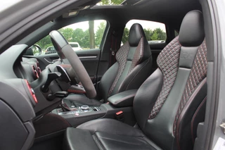 Audi RS3 Audi RS3 Limousine 2.5 TFSI quattro / Full option! / Panoramadak / Camera / RS Seats / 19'' / Matrix LED / Virtual Cockpit / B&O / DAB / Audi Magnetic Ride / Navigatie / Stoelverwarming / ACC - afbeelding nr 4