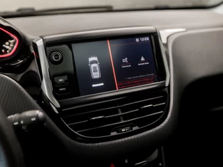 Peugeot 2008 Automaat (PANORAMADAK, APPLE CARPLAY, NAVIGATIE, CLIMATE, STOELVERWARMING, LEDER, SPORTSTOELEN, GETINT GLAS, CRUISE, LM VELGEN, NIEUWSTAAT) - afbeelding nr 30