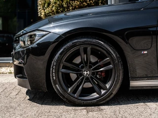 BMW 3 Serie BMW 3-serie 330e Centennial High Executive|PANO|M-SPORT|18'' - afbeelding nr 31
