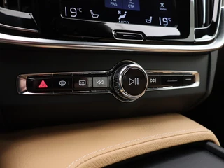Volvo S90 Volvo S90 T4 AUT(8) MOMENTUM LEDER HEAD-UP DISPLAY VOLVO ON CALL KEYLESS - afbeelding nr 26