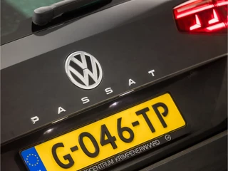 Volkswagen Passat 150Pk Automaat (PANORAMADAK, APPLE CARPLAY, DIGITAL COCKPIT, LUXE LEDEREN SPORTSTOELEN, 360 CAMERA, STOELVERWARMING, ZWART HEMEL, ADAPTIVE CRUISE, NIEUWSTAAT) - afbeelding nr 32