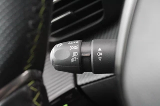 Peugeot 208 Peugeot 208 1.2 100PK GT | NAVIGATIE | APPLE CARPLAY/ANDROID AUTO | DODEHOEK DETECTIE | FULL LED KOPLAMPEN | CLIMATE CONTROL | 3-D INSTRUMENTENPANEEL | 17