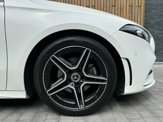 Mercedes-Benz A-Klasse Mercedes A-klasse 200 AMG-styling Automaat | Widescreen Navi | Stoelverwarming | Getint glas | Metallic lak | Parkeersenoren voor en achter | Achteruitrijcamera - afbeelding nr 31