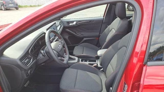 Ford Focus Ford Focus 1.0 EcoBoost Hybrid ST Line X 155pk | Winterpack | Panoramadak | Matrix LED | SYNC 4 Navigatie | All Weather Banden - afbeelding nr 7