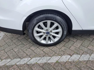 Ford Focus Ford Focus Wagon 1.0 TITANIUM Voorruitverwarming | Keyless | Cruise - afbeelding nr 39