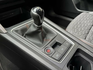 SEAT Leon Seat Leon 1.5 TSI FR Launch Edition | LED | Stoelverwarming | Navigatiesysteem | Adaptive cruise control | Apple CarPlay | 18 inch lichtmetalen velgen | Achteruitrijcamera | Trehaak uitklapbaar | Parkeersensoren voor en achter - afbeelding nr 33