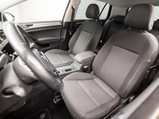 Volkswagen Golf Automaat (APPLE CARPLAY, CLIMATE, STOELVERWARMING, SPORTSTOELEN, LM VELGEN, GETINT GLAS, CRUISE, NIEUWSTAAT) - afbeelding nr 14