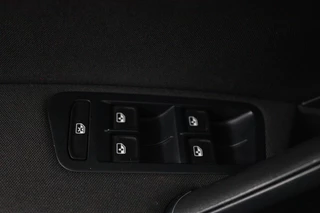Volkswagen Golf Volkswagen Golf 1.0 TSI Comfortline (PARKEERSENSOREN, CRUISE ADAPTIEF, NAVIGATIE, STOELVERWARMING) - afbeelding nr 6