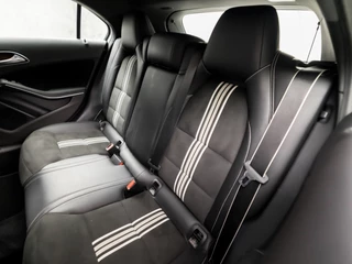 Mercedes-Benz A-Klasse 157Pk Automaat (GROOT NAVI, STOELVERWARMING, LEDER/ALCANTARA, GETINT GLAS, SPORTSTOELEN, KEYLESS START, PARKEERSENSOREN, CRUISE, NIEUWE APK, NIEUWSTAAT) - afbeelding nr 16