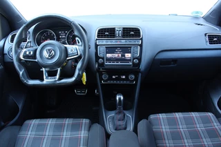 Volkswagen Polo Volkswagen Polo 1.8 TSI GTI 230pk DSG PANO NAV CAM DAB CRUISE STOELVW '15 - afbeelding nr 2