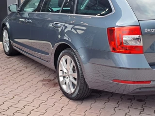 Škoda Octavia Škoda Octavia Combi 1.0 TSI Greentech Ambition Business | LED | Trekhaak | Navi | PDC | App-connect | - afbeelding nr 37
