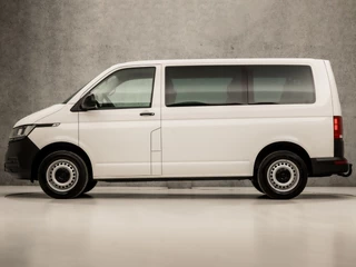 Volkswagen Transporter Volkswagen Transporter Kombi 2.0 TDI L1H1 Comfortline 9 Persoons (APPLE CARPLAY, TREKHAAK, PARKEERSENSOREN, GETINT GLAS, ELEK RAMEN, NIEUWE APK, NIEUWSTAAT) - afbeelding nr 2
