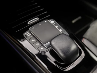 Mercedes-Benz A-Klasse Automaat (APPLE CARPLAY, GROOT NAVI, SFEERVERLICHTING, CAMERA, LEDER/ALCANTARA, SPORTSTOELEN, STOELVERWARMING, GETINT GLAS, WIDESCREEN, NIEUWE APK, NIEUWSTAAT) - afbeelding nr 26