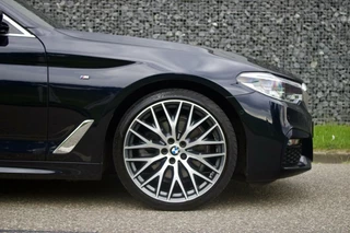BMW 5 Serie BMW 5-serie 520i M Sport | Individual - Dak - Azuritschwarz - afbeelding nr 16