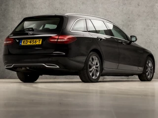 Mercedes-Benz C-Klasse 157Pk Automaat (DUBBEL PANORAMADAK, GROOT NAVI, SFEERVERLICHTING, STOELVERWARMING, ELEK SPORTSTOELEN, LEDER, CRUISE, PARKEERSENSOREN, NIEUWE APK, NIEUWSTAAT) - afbeelding nr 5