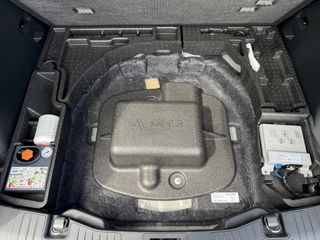 Ford Kuga Ford Kuga 2.5 PHEV ST-Line X 243pk | Driver Assistance pack | Matrix LED | Black Package | Wegklapbare Trekhaak | Panoramadak | Winterpack | 2.100kg Trekgewicht - afbeelding nr 56