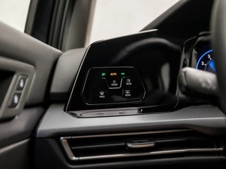 Volkswagen Golf Volkswagen Golf 1.5 TSI Sportline 150Pk (APPLE CARPLAY, GROOT NAVI, STUUR/STOELVERWARMING, SFEERVERLICHTING, SPORTSTOELEN, GETINT GLAS, KEYLESS, ADAPTIVE CRUISE, PARKEERSENSOREN, NIEUWE APK, NIEUWSTAAT) - afbeelding nr 23