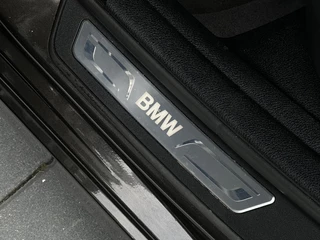 BMW 5 Serie BMW 5-serie 528xi High Executive, NL AUTO, NAP, PANO, NAVI, CRUISE, ECC-AIRCO, HUD, DODEHOEK, COMFORT STOELEN, CAMERA, LICHTMETAAL 17