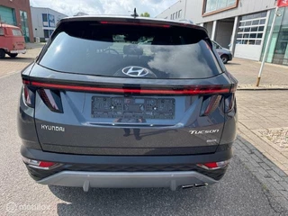 Hyundai Tucson Hyundai Tucson 1.6 T MHEV BlackLine 4WD Automaat , Trekhaak 1.650kg Trekgewicht ,  Panorama Dak , Stoel & Stuur verwarming ,  Navigatie & Camera , Parkeerhulp voor & achter, Keyless entry , Electr Achter klep , IQ telefoonlader - afbeelding nr 4