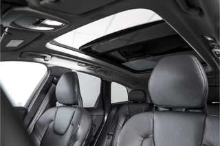Volvo XC60 Volvo XC60 2.0 T6 Plug-in hybrid AWD Plus Dark | S/K-Panodak | Dig. Cockpit | Adapt. Cruise | Memory Stoelen | Elek. Klep | Stoel-+stuurverw. | 360 Camera | Harman/Kardon | NAV+App. Connect | LM 19