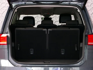 Volkswagen Touran Volkswagen Touran 1.5 TSI 150PK 7P CARPLAY NAVI CAMERA LED ELEK.KLEP VIR.COCKPIT DODE.HOEK DET. STOELVERW KEYLESS 7P 7PERS 11/2024 
