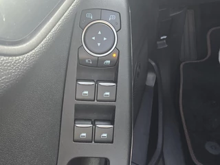 Ford Fiesta Ford Fiesta 1.0 EcoBoost Hybrid ST-Line X | Adaptive cruise control | Winter Pack | Dodehoeksensoren | Full-LED koplampen | Achteruitrijcamera | Draadloze telefoonlader | Privacy glass - afbeelding nr 18