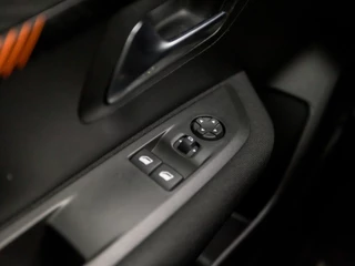 Peugeot 208 Peugeot 208 1.2 PureTech Sport (APPLE CARPLAY, GROOT NAVI, PARKEERSENSOREN, SPORTSTOELEN, LED KOPLAMPEN, LANE ASSIST, CRUISE, NIEUWSTAAT) - afbeelding nr 21
