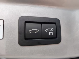 Toyota C-HR Toyota C-HR 1.8 Hybrid 140 First Edition | Navi | Sensoren v/a | El. Achterk - afbeelding nr 33