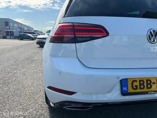 Volkswagen Golf Volkswagen Golf 1.5 TSI Highline Business R-Line edition  150pk,  DSG Automaat , Navigatie , Parkeerhulp Voor & Achter , Verwarmde voorstoelen , Prive glas , Velgen zwart incl all weahter banden  , - afbeelding nr 7