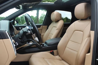 Porsche Cayenne Porsche Cayenne 3.0 E-Hybrid / Panoramadak / 360Camera / Luchtvering / 21'' / Softclose / Keyless / Sportchrono / Stuurverwarming / Stuurverwarming / DAB / Stoelverwarming / ACC - afbeelding nr 4