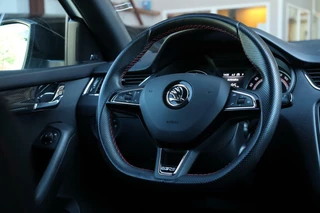 Škoda Octavia Skoda Octavia Combi 2.0 TSI RS / 230PK! / DSG / Pano / Canton / Camera / Trekhaak / 18