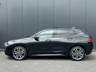 BMW X2 BMW X2 xDrive20i M Sport Shadow Panoramadak ACC HUD Sfeerlicht - afbeelding nr 14