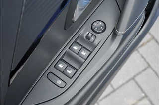 Peugeot 208 Peugeot 208 1.2 PureTech GT-Line 130PK Automaat CarPlay Camera 17