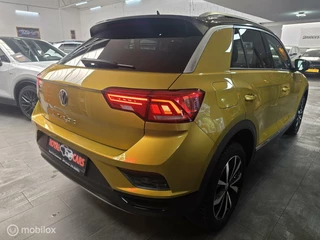 Volkswagen T-Roc Volkswagen T-Roc 1.5 TSI /Panoramadak / Acc / Lane / Carplay - afbeelding nr 2